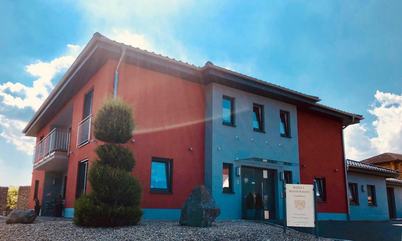 Gaestehaus Weingut Mathy-Schanz Osann-Monzel Exterior foto